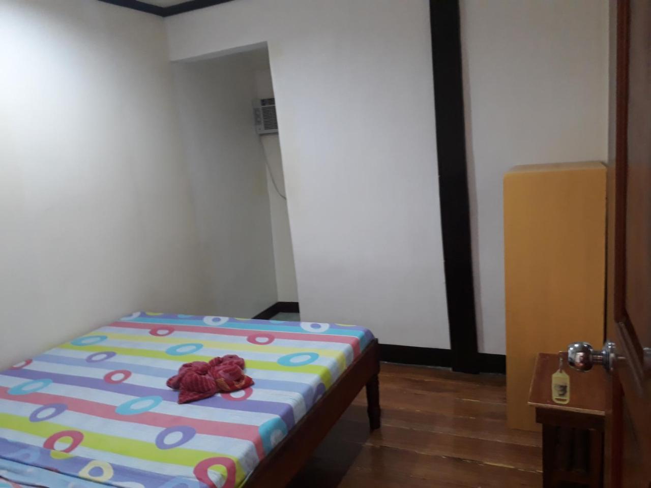 Adrian Travellers Inn 엘니도 외부 사진