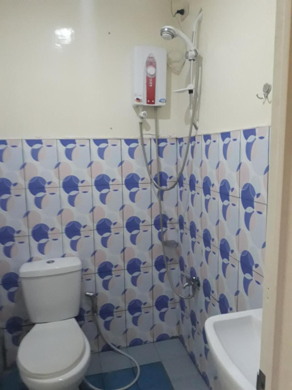 Adrian Travellers Inn 엘니도 외부 사진