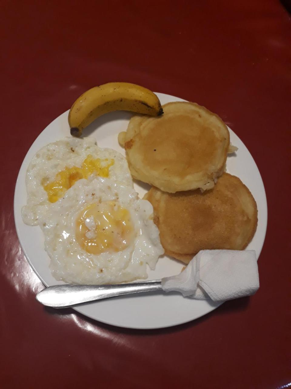 Adrian Travellers Inn 엘니도 외부 사진